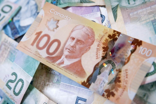 Đi định cư Canada được mang bao nhiêu tiền? Nếu mang quá nhiều thì sao?
