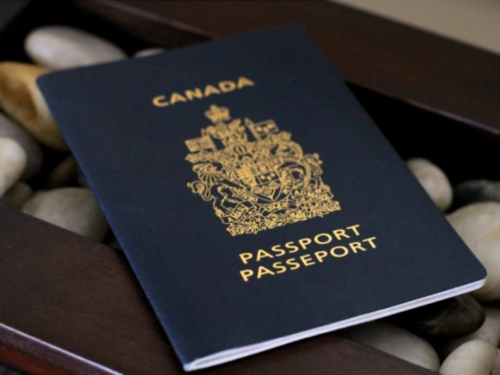 Sau khi xem xét mình đã thỏa mãn hết các điều kiện, không rơi vào diện cấm, bạn có thể nộp đơn xin nhập tịch Canada